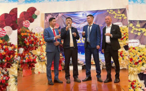 Khách mời tham gia giao lưu